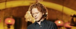 Zpěvák Simply Red Mick Hucknall poprvé sólově v Česku